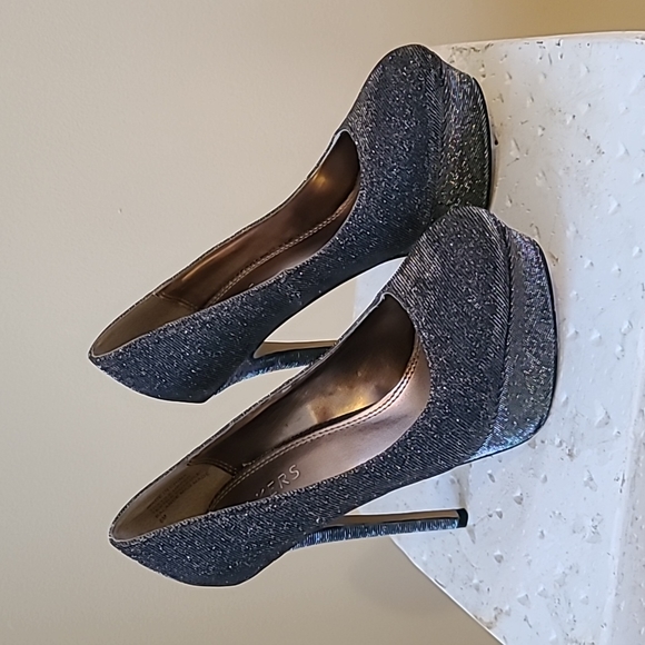 Bakers Shoes - Bakers Nikka Pewter Platform Pumps Size 6